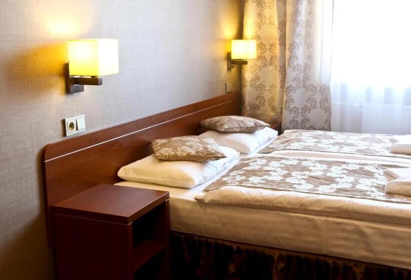 בית מלון כפרי Centrum Green Hill Business & Spa