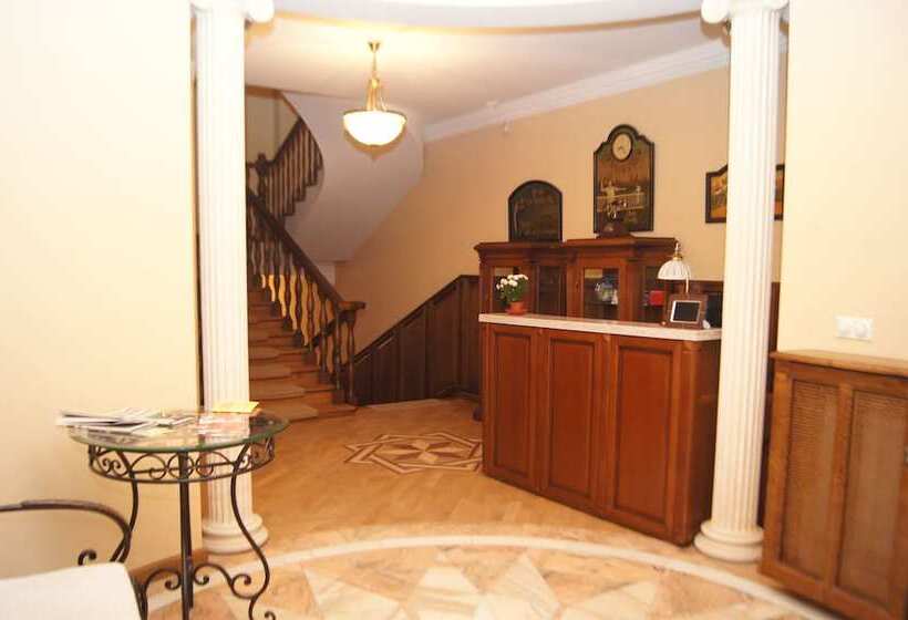 בית מלון כפרי Dynasty Apartments