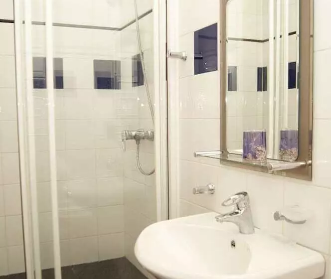 Отель Dynasty Apartments