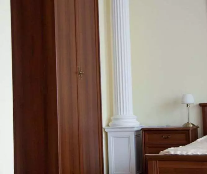 Отель Dynasty Apartments