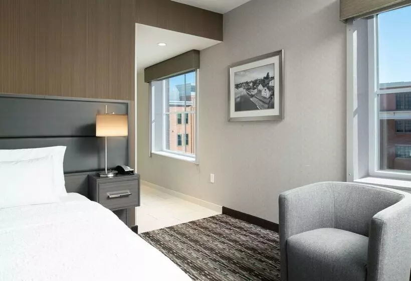 هتل Hampton Inn & Suites Portsmouth Downtown