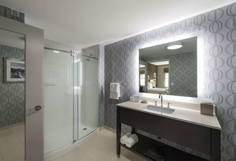 هتل Hampton Inn & Suites Portsmouth Downtown