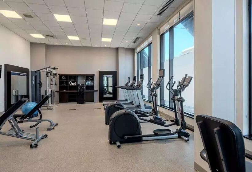 هتل Hampton Inn & Suites Portsmouth Downtown