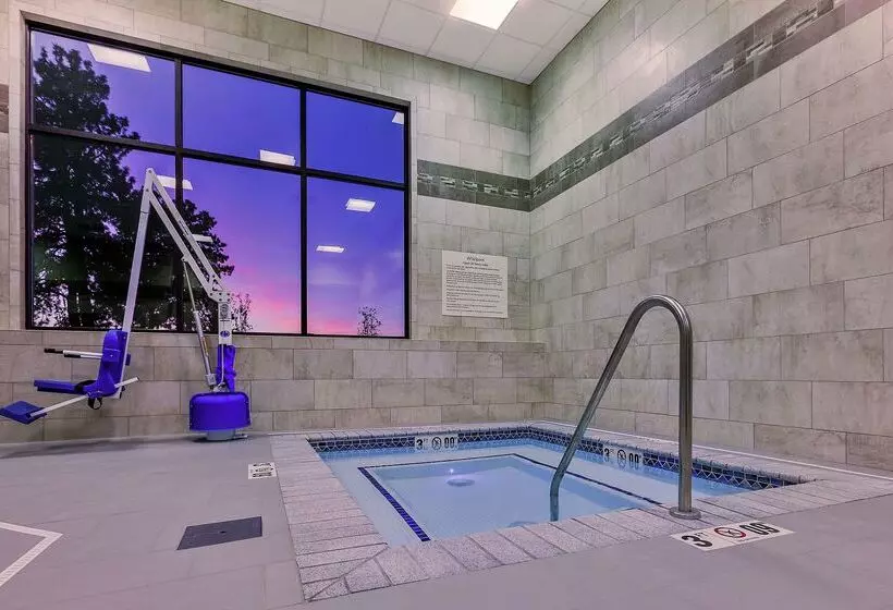 בית מלון כפרי Hampton Inn & Suites Bend