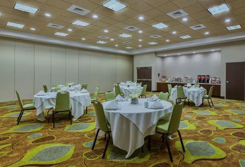 בית מלון כפרי Hampton Inn & Suites Bend