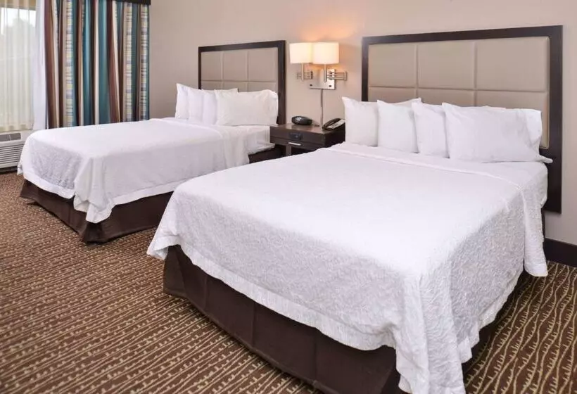 בית מלון כפרי Hampton Inn & Suites Bend