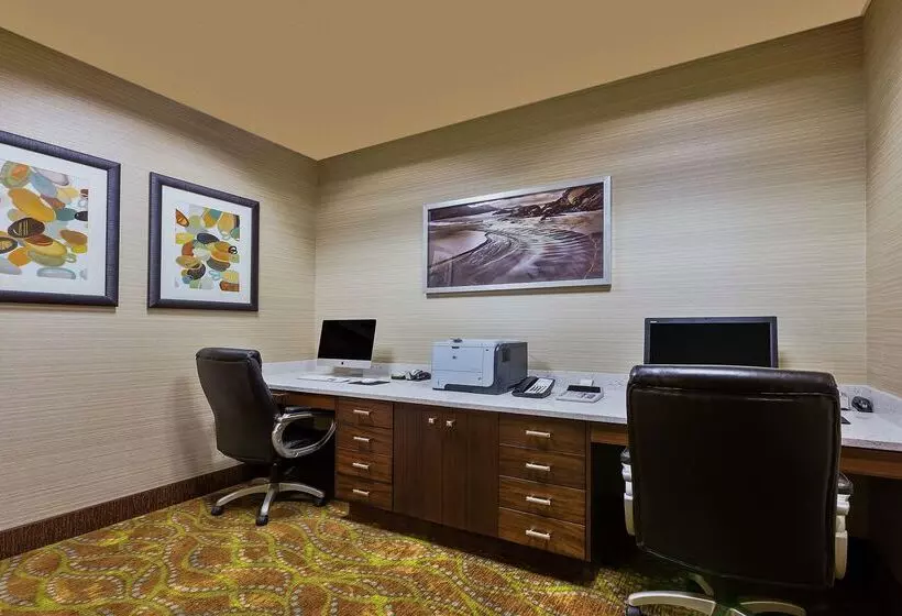 בית מלון כפרי Hampton Inn & Suites Bend