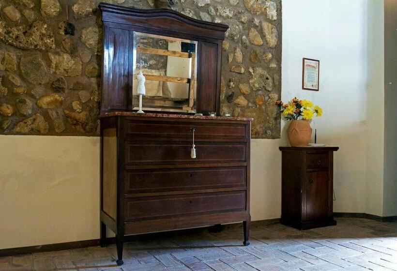 Отель Il Castello Di San Sergio