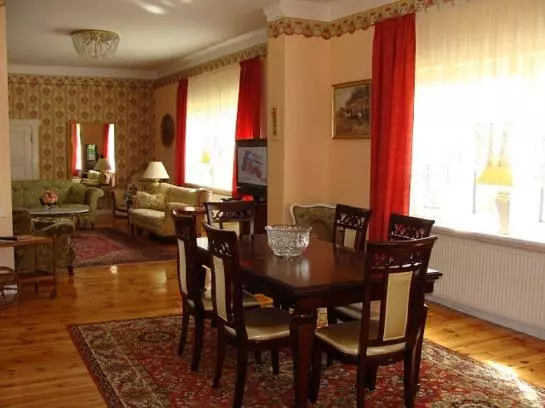 ホテル Pensjonat Stadnina Red Lion Farm
