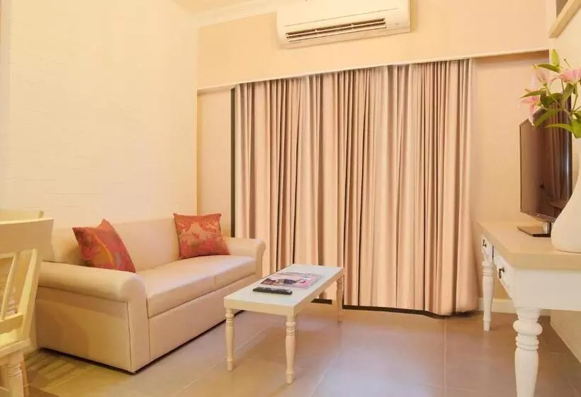 בית מלון כפרי The Raya Surawong Bangkok