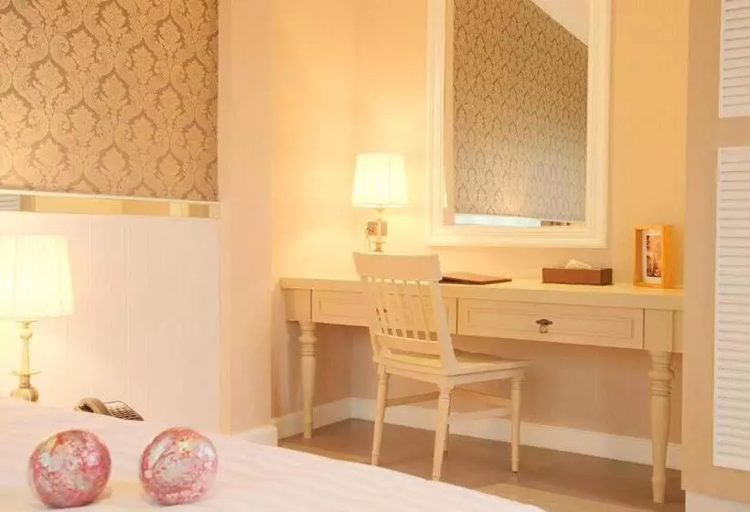 בית מלון כפרי The Raya Surawong Bangkok