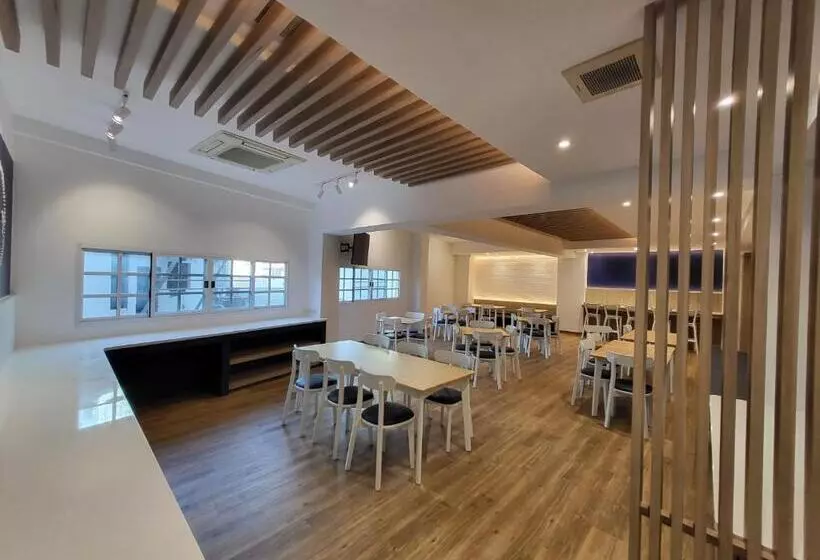 בית מלון כפרי The Raya Surawong Bangkok