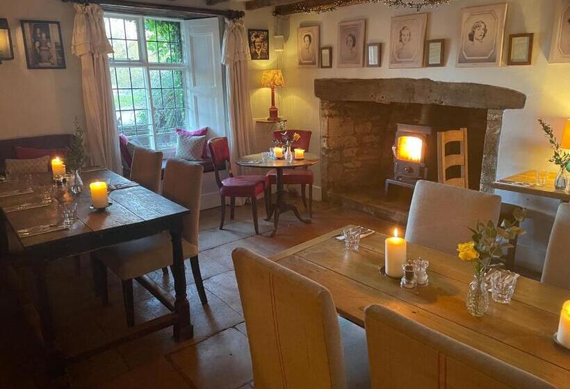 Отель The Swan Inn Swinbrook