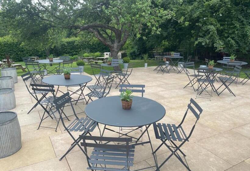 Отель The Swan Inn Swinbrook