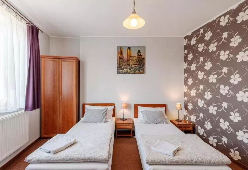 酒店 Zajazd Bachus