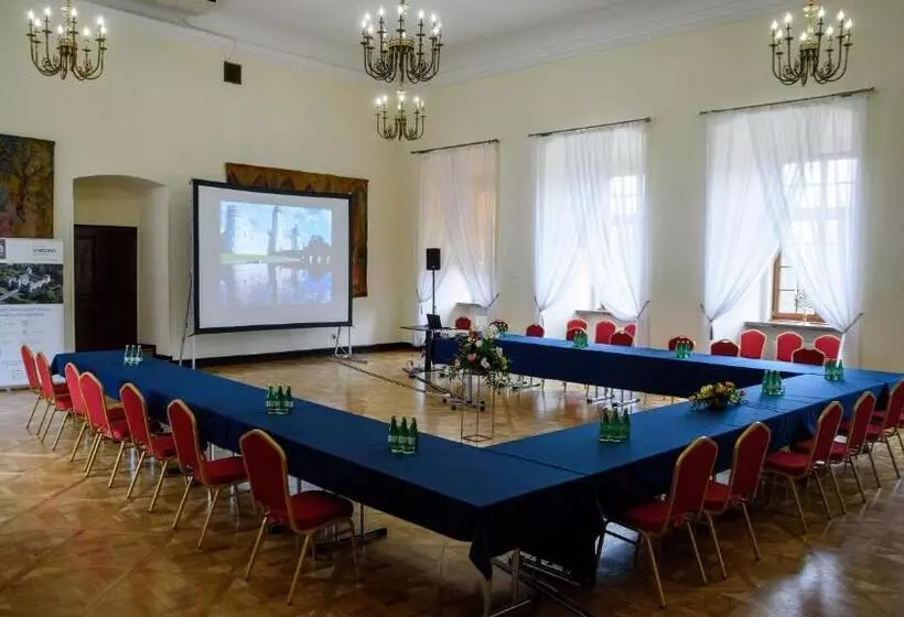 Отель Zamek W Krasiczynie