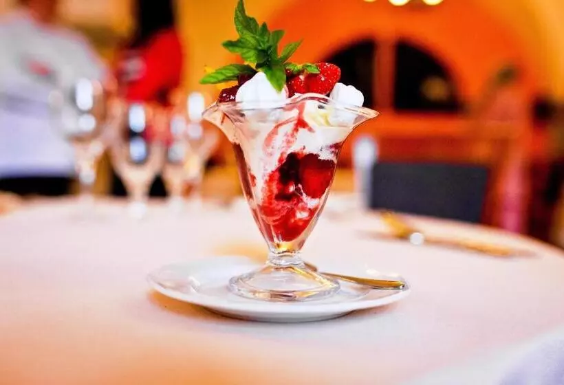 Отель Zamek W Krasiczynie