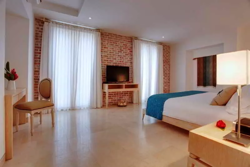 San Diego 974 Suites