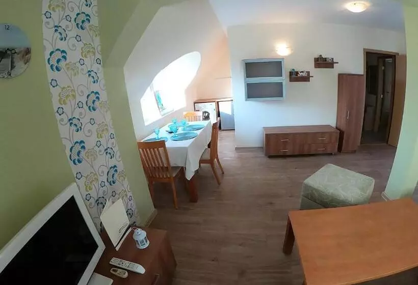 Aquaria Holiday Apartments