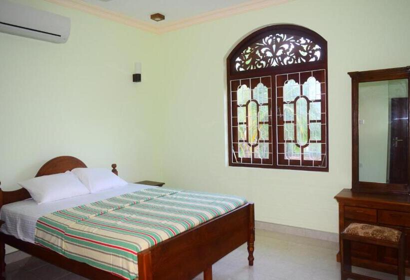 Pension Sri Lagoon Villa