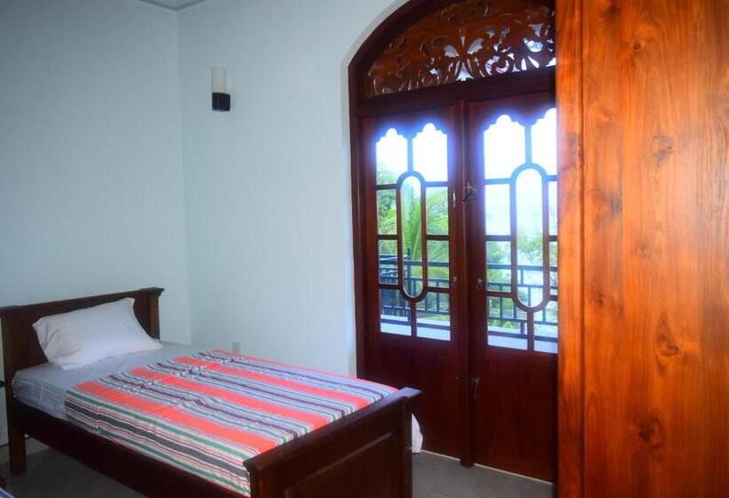 Pension Sri Lagoon Villa