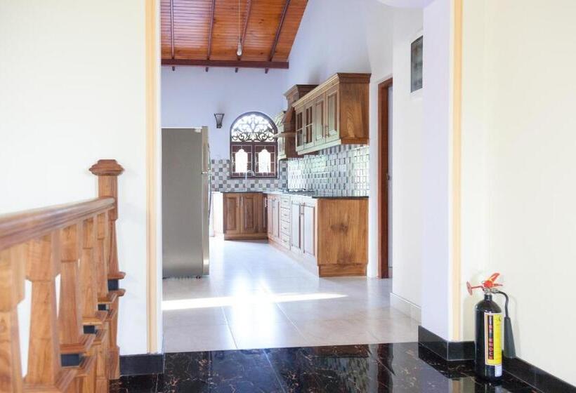 Pension Sri Lagoon Villa