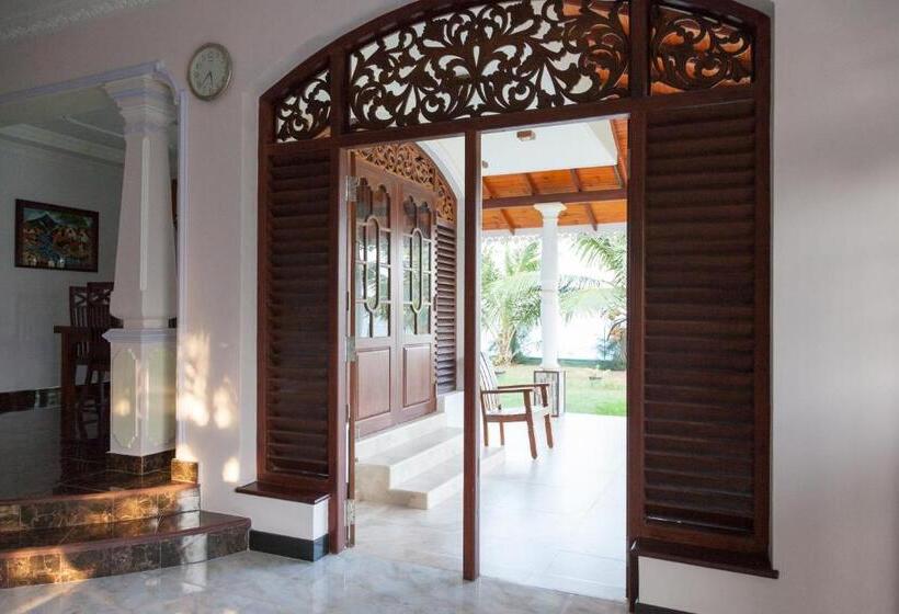 Pension Sri Lagoon Villa