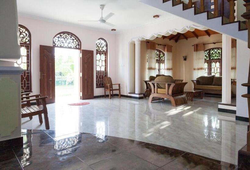 Pension Sri Lagoon Villa