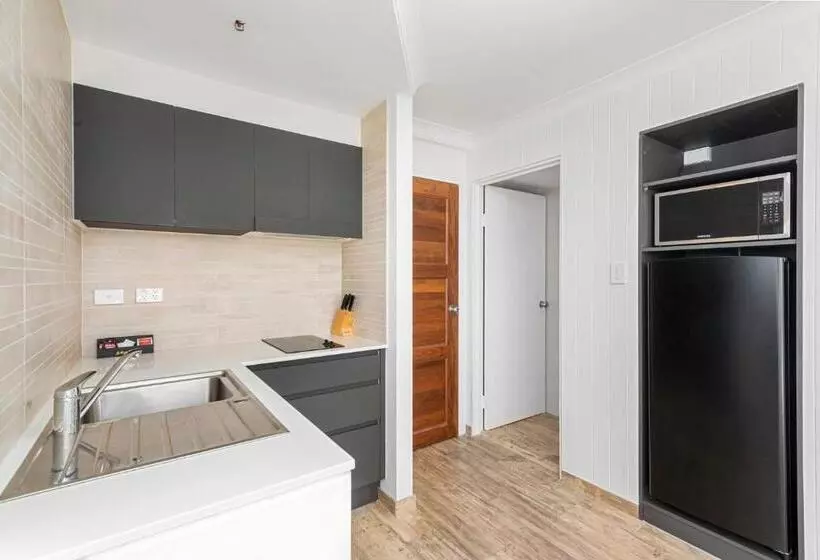 Beachcomber Resort   Official