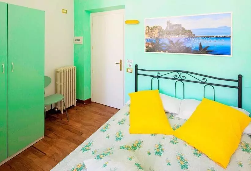 پانسیون Lia Rooms