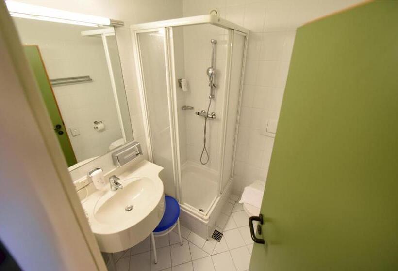 هتل Neutor Express