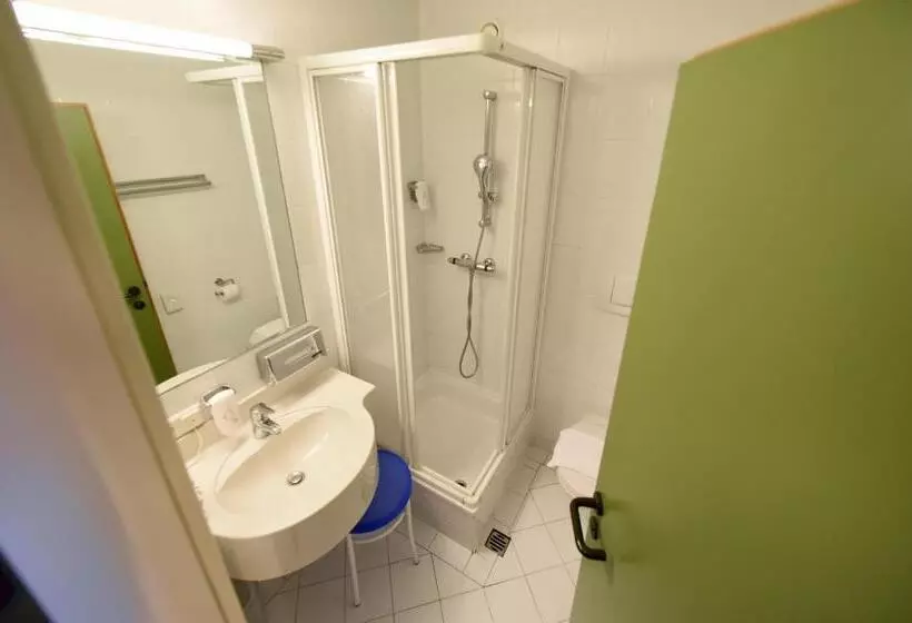 هتل Neutor Express