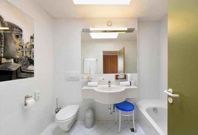 هتل Neutor Express