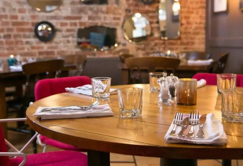 Hotelli The Elephant At The Market