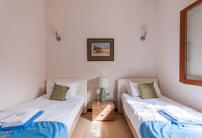 Harbour Views Gozitan Villa Shared Pool Happy Rentals