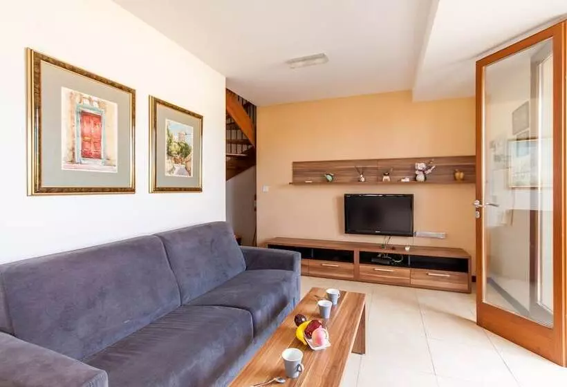 Harbour Views Gozitan Villa Shared Pool   Happy Rentals