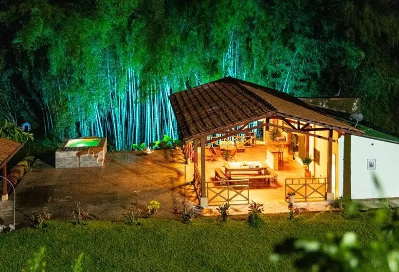 Agradable Cabaña Cafetera Con Jacuzzi A 12 Min Del Centro De Pereira