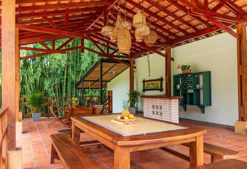 Agradable Cabaña Cafetera Con Jacuzzi A 12 Min Del Centro De Pereira