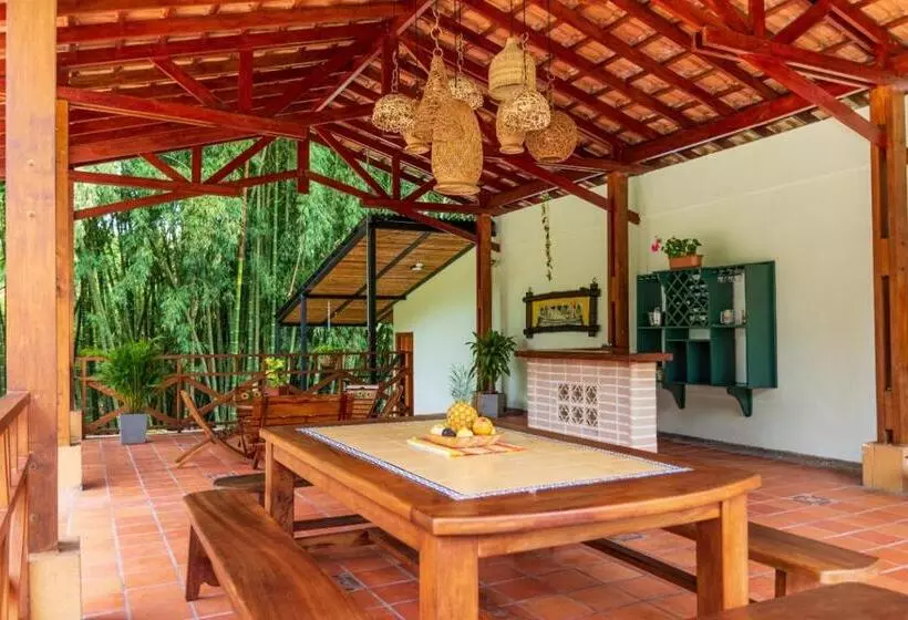Agradable Cabaña Cafetera Con Jacuzzi A 12 Min Del Centro De Pereira