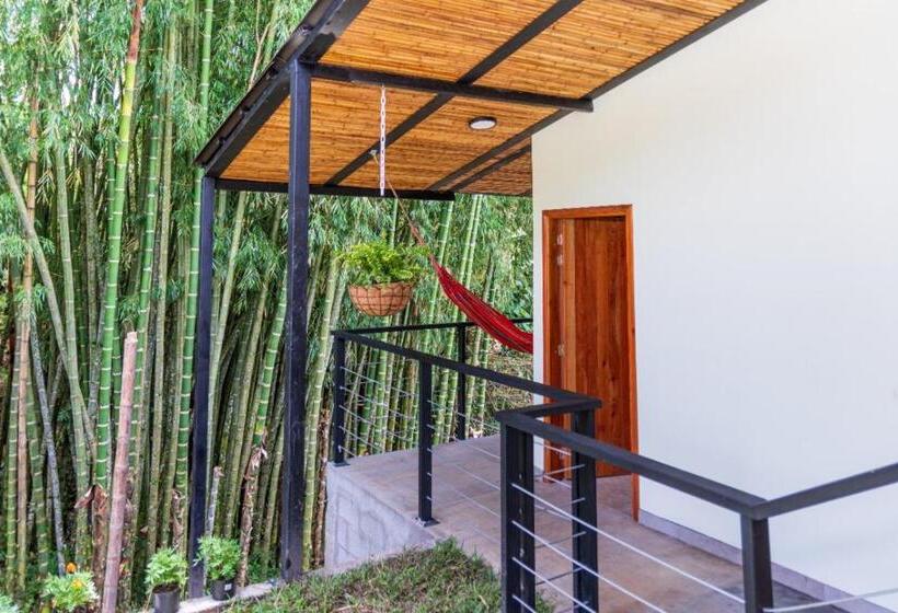 Agradable Cabaña Cafetera Con Jacuzzi A 12 Min Del Centro De Pereira