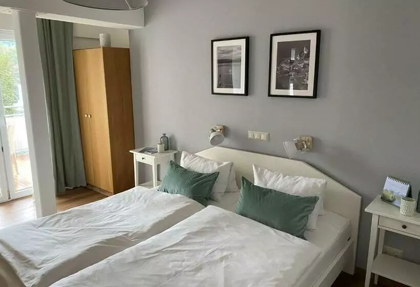 Carlotta Apartment