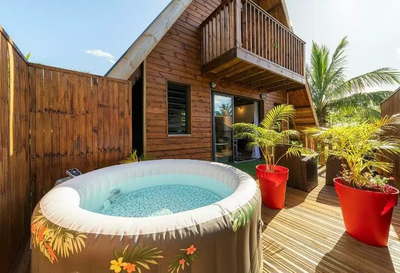 Charmant Chalet Avec Jacuzzi, L île ô Vert