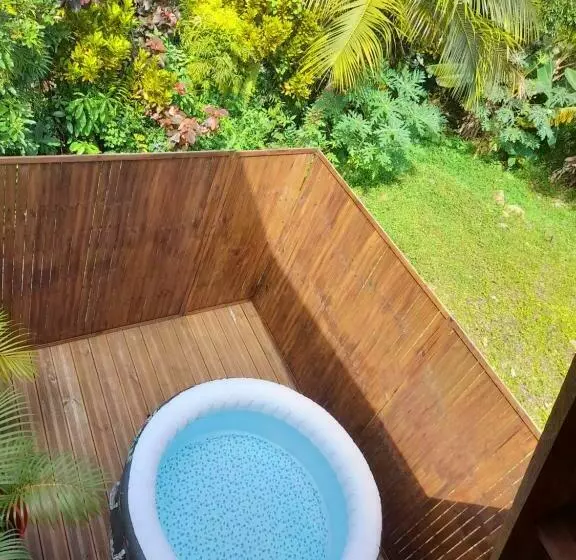 Charmant Chalet Avec Jacuzzi, L île ô Vert