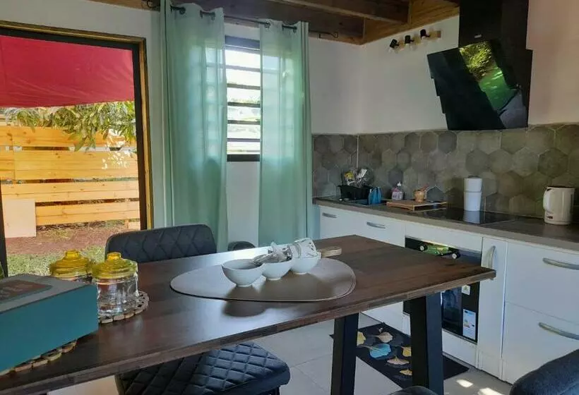 Charmant Chalet Avec Jacuzzi, L île ô Vert