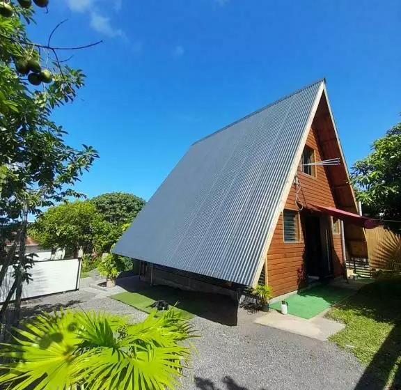 Charmant Chalet Avec Jacuzzi, L île ô Vert