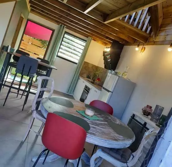 Charmant Chalet Avec Jacuzzi, L île ô Vert