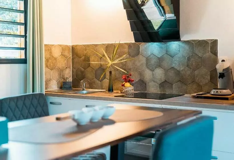 Charmant Chalet Avec Jacuzzi, L île ô Vert