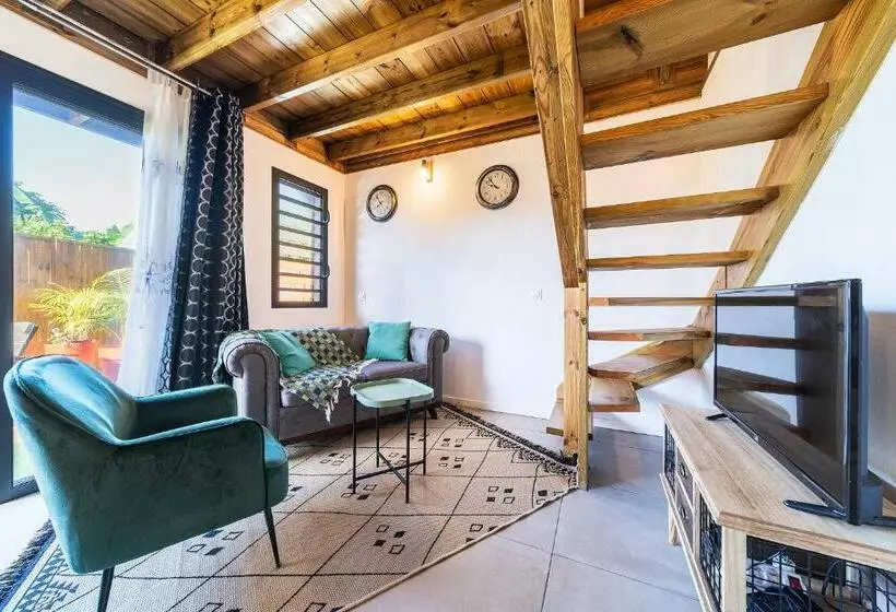 Charmant Chalet Avec Jacuzzi, L île ô Vert