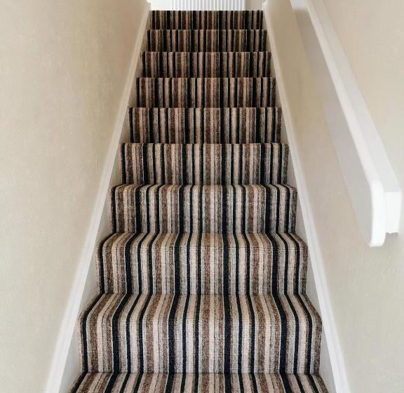 Goldthorn Wolverhampton Sleeps 5 Long Term Comfortably And Families