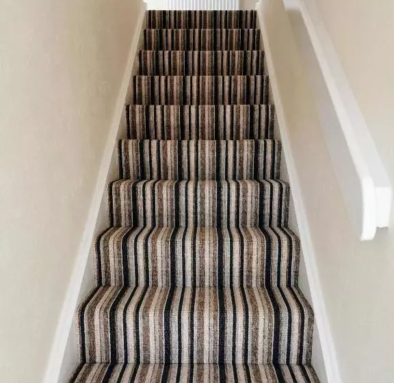 Goldthorn Wolverhampton Sleeps 5 Long Term Comfortably And Families